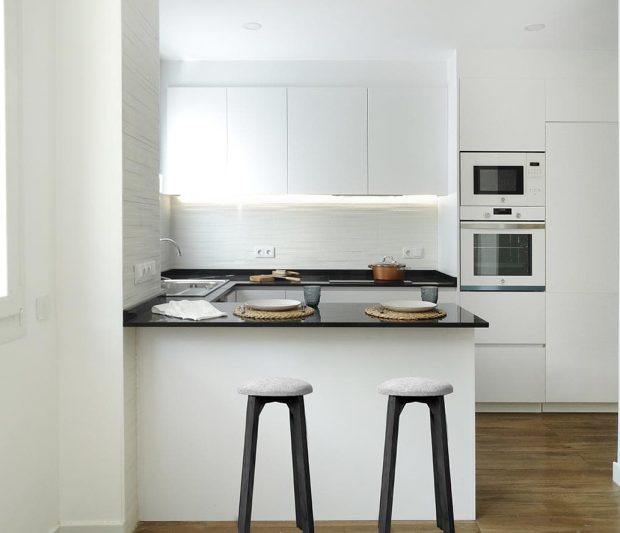 cocina-blanca-abierta-DSC01793-encendida